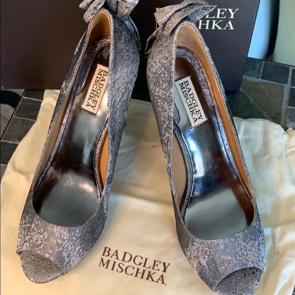 Badgley Mischka Macee Silver Shimmer Peep Toe *2x #hostpick - Picture 4 of 9